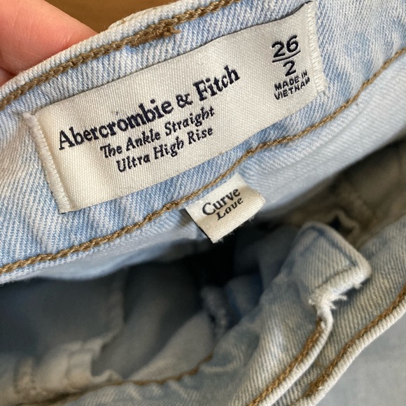 Abercrombie & Fitch Curve Love High Rise Straight Leg Crop Jeans - Picture 3 of 3